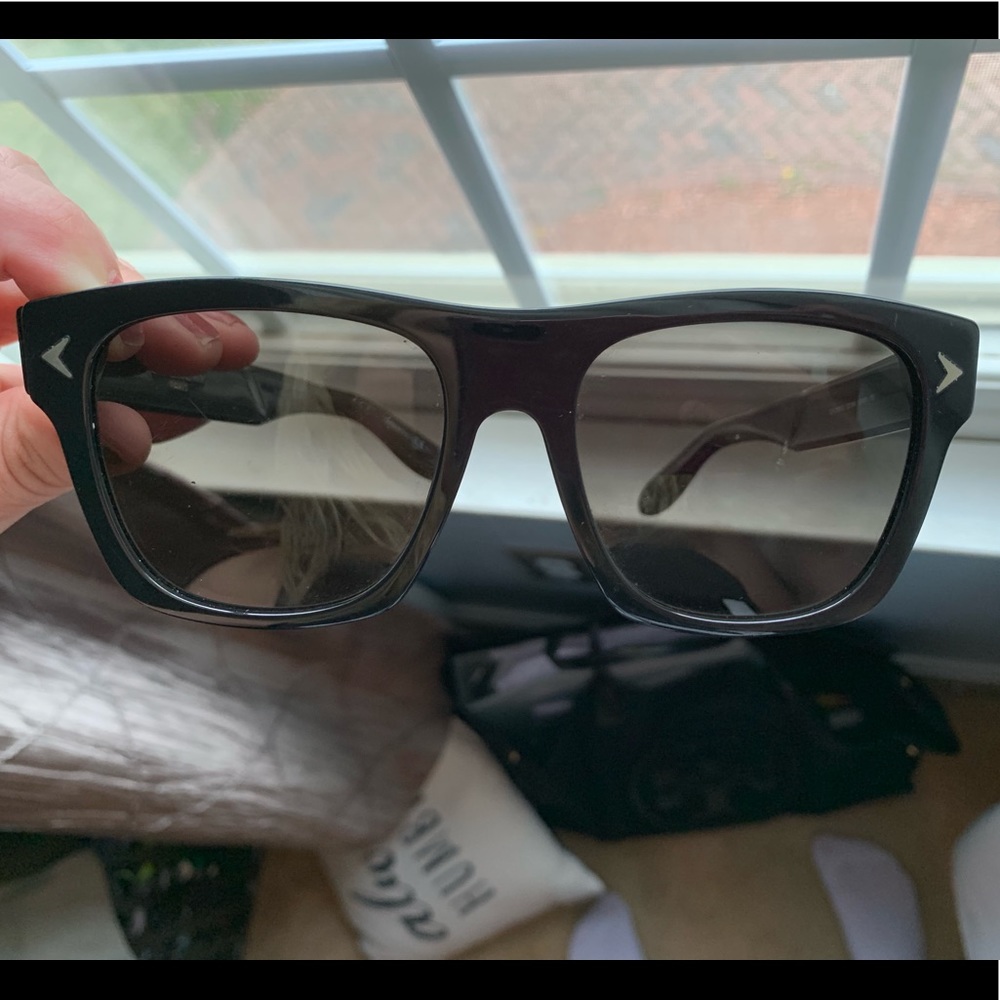 Givenchy sunglasses - Picture 3 of 8